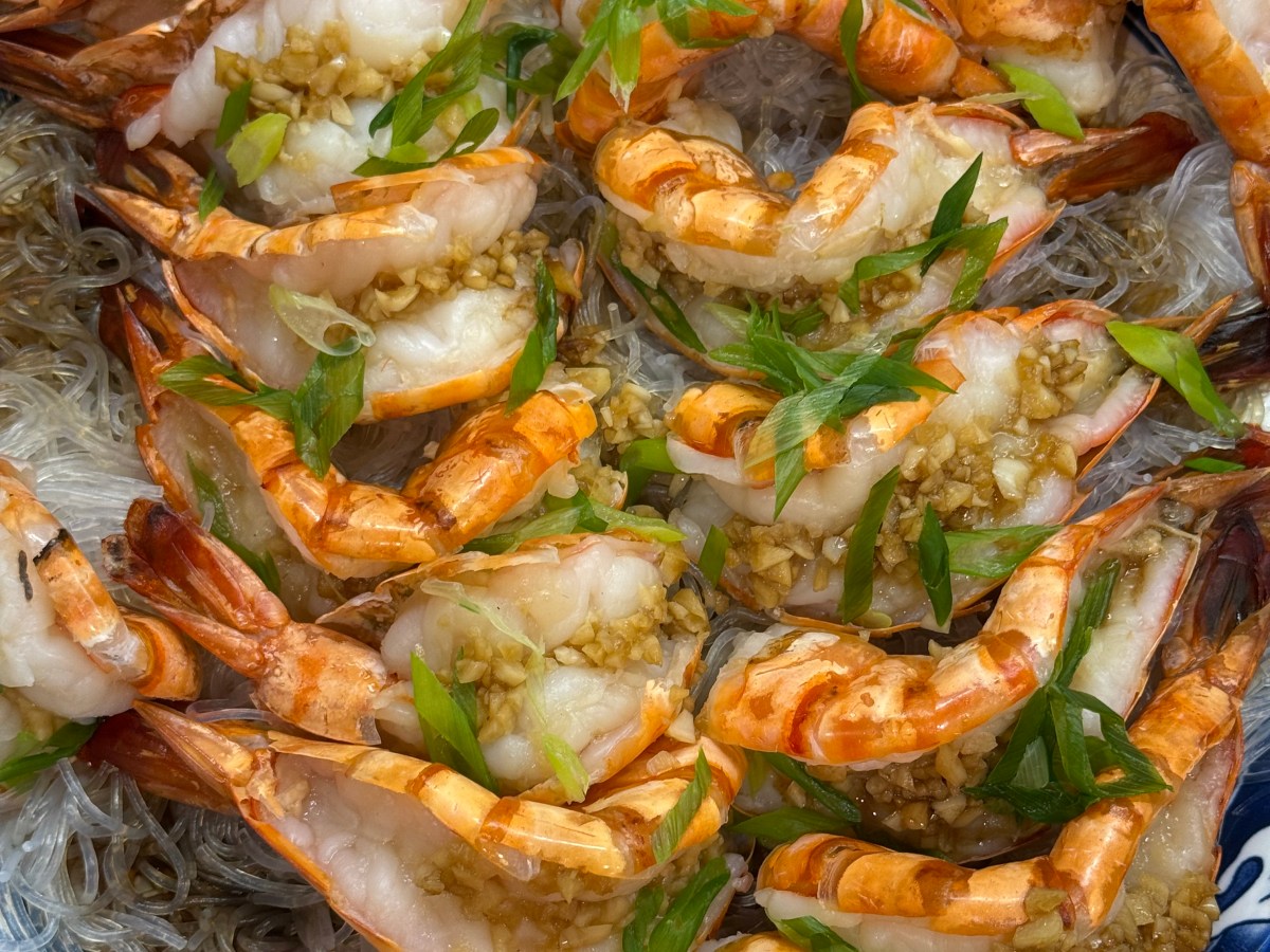 garlic tiger shrimp over&nbsp;vermicelli